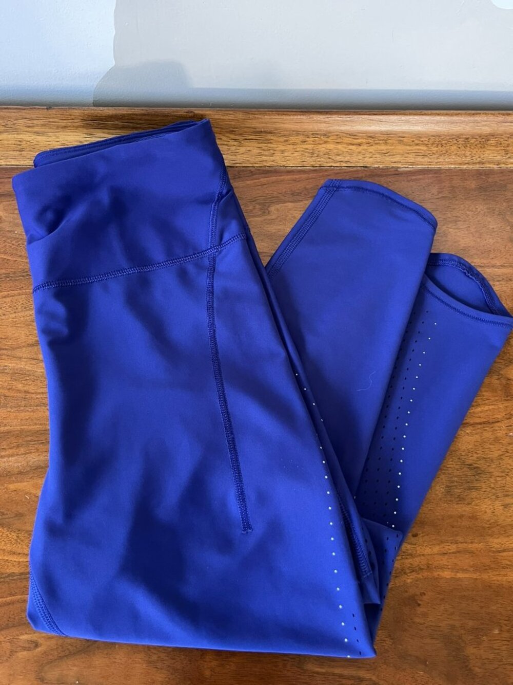 Athleta Pacesetter Lasercut 7/8 Tights Leggings SMALL Running Deep Marine Blue